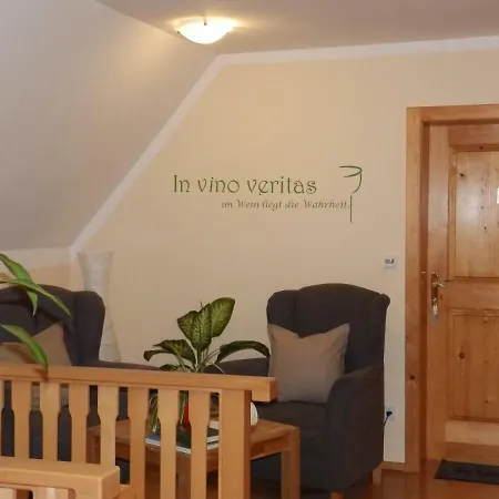 Urlaub Am Obst Und Weinbauernhof Bernhard * Possnitz