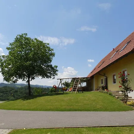 Urlaub Am Obst Und Weinbauernhof Bernhard * Possnitz