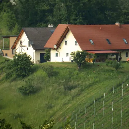 Urlaub Am Obst Und Weinbauernhof Bernhard *